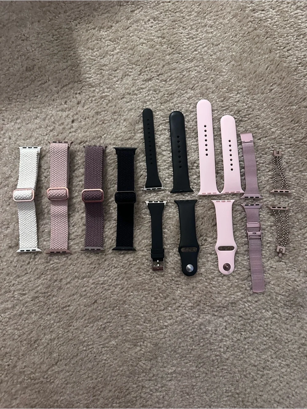 Apple Smartwatch 40 mm Series 4 Bundle with Charger, Stand and Assorted Bands